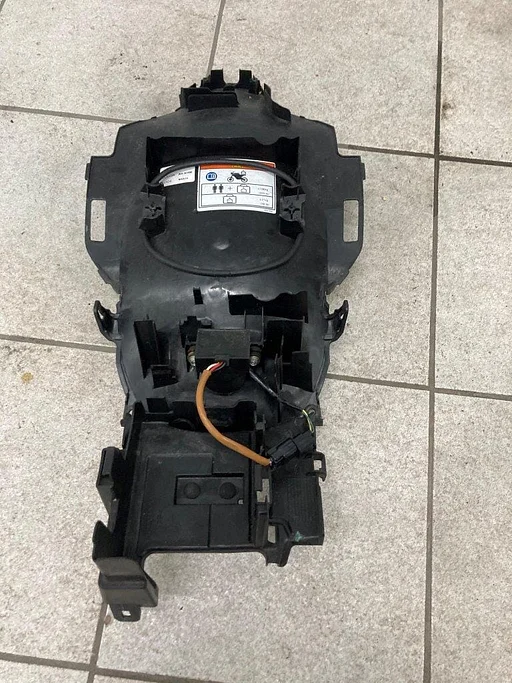 Accubak voor de Honda VFR1200 2010 - 2017 undertail accu bak achter spatbord 202228