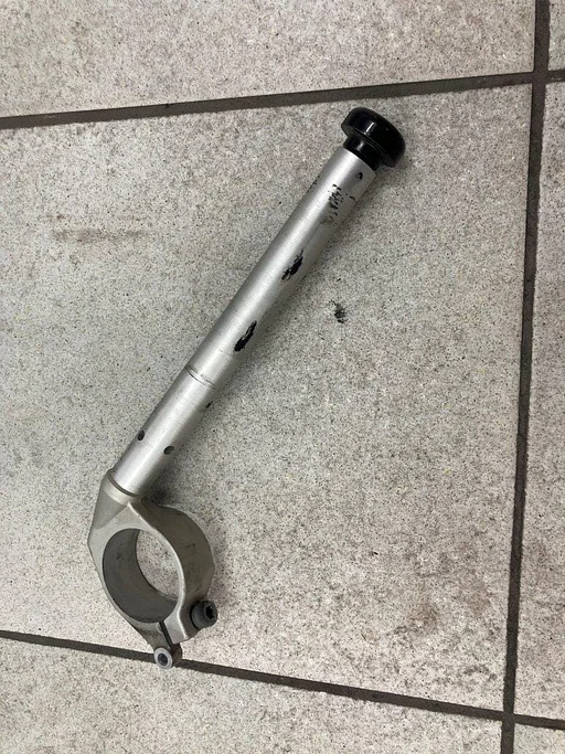 Clipon rechts voor de Yamaha R1 2007 - 2008 RN19 rechter rechtse clip on stuur handvat RN 19 202322