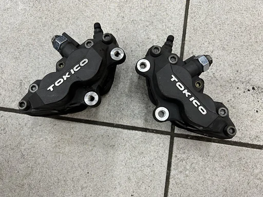 Remklauwen voor de Kawasaki ZZR 1200 2002 - 2005 ZZR1200 voorrem voorremklauwen remklauw voor 2024007