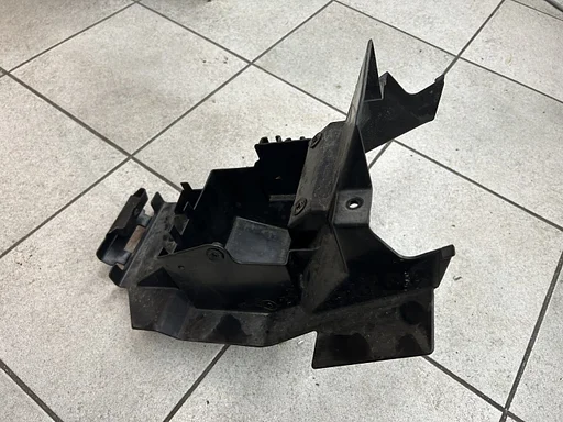 Accubak voor de Kawasaki ZZR 1200 2002 - 2005 ZZR1200 accu bak binnenspatbord 2024007