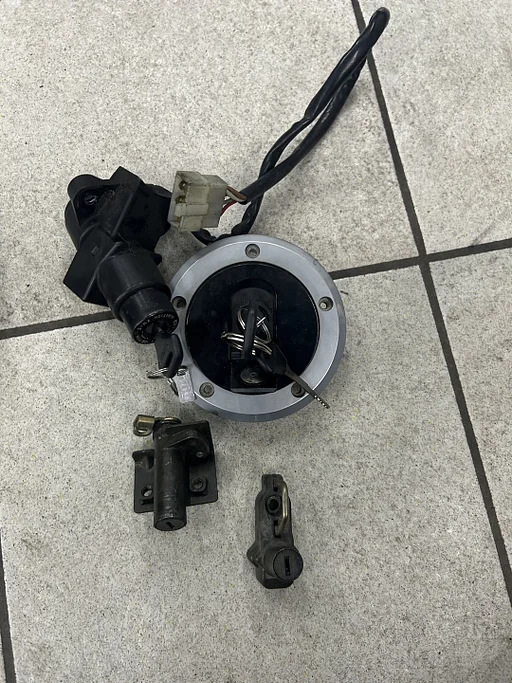 Slotenset voor de Kawasaki ZZR 1200 2002 - 2005 ZZR1200 slotset sleutels 2024007