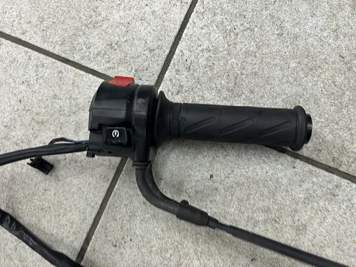 Gashendel voor de Suzuki GSR 600 2006 - 2010 GSR600 stuurschakelaar rechts gashandvat 2024012