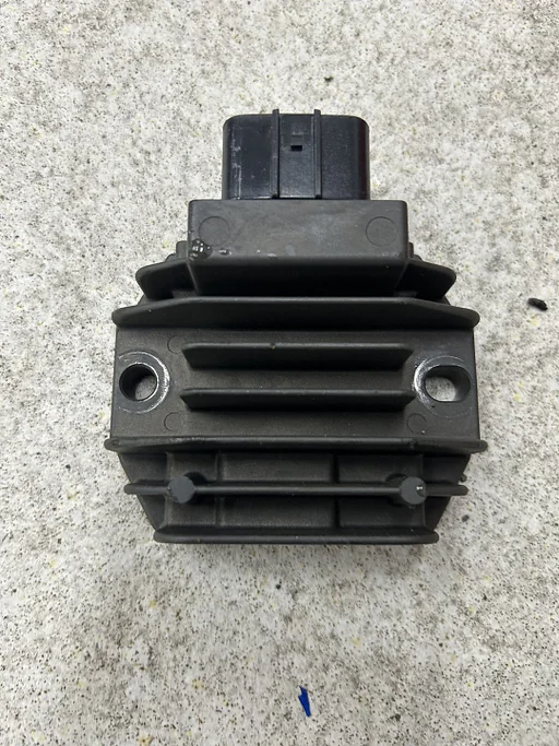Spanningsregelaar voor de Yamaha XSR 900 2022 - 2023 rectifier gelijkrichter spanningregelaar 2024011