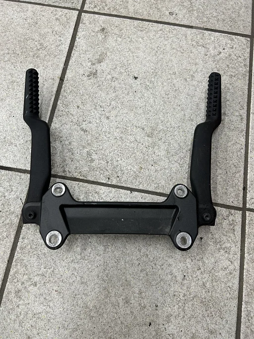 Duo voetsteunen voor de Yamaha XSR 900 2022 - 2023 duosteun duo steuntje 2024011