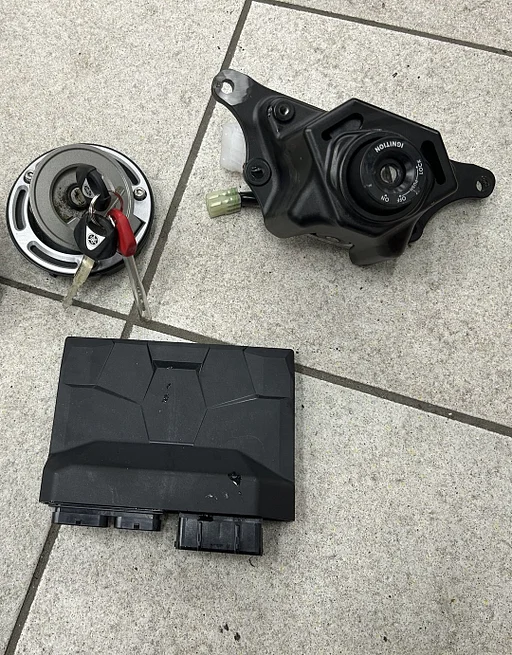 Slotenset computer voor de Yamaha XSR 900 2022 - 2023 slotset contactslot tankdop ecu 2024011