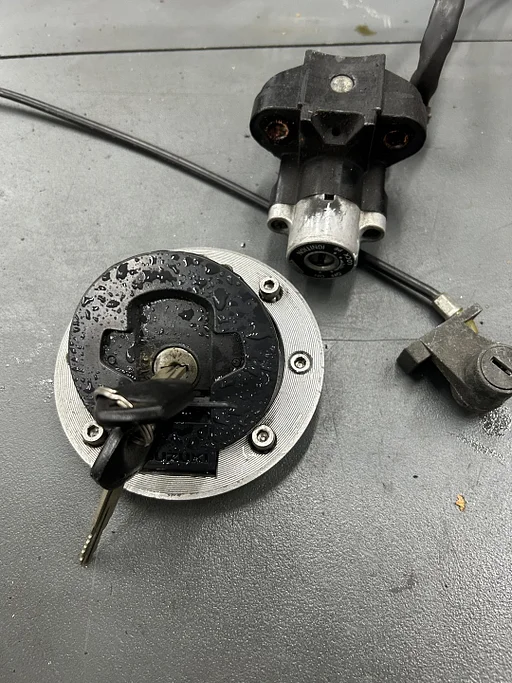 Slotenset voor de Suzuki GSXR 600 & 750 SRAD 1996 2000 GSX-R slotset sleutel 2024014