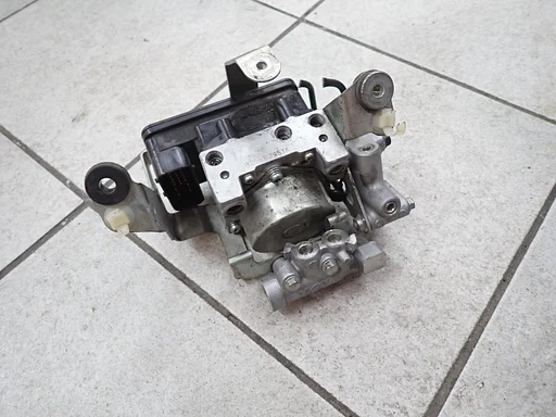 ABS pomp Honda NC700 X 2011 - 2015 NC 700 abspomp abs modulator 2024029