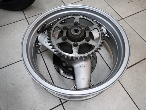 Achtervelg voor de Kawasaki ZZR 1200 2002 - 2005 ZZR1200 achter velg wiel achterwiel 2024031