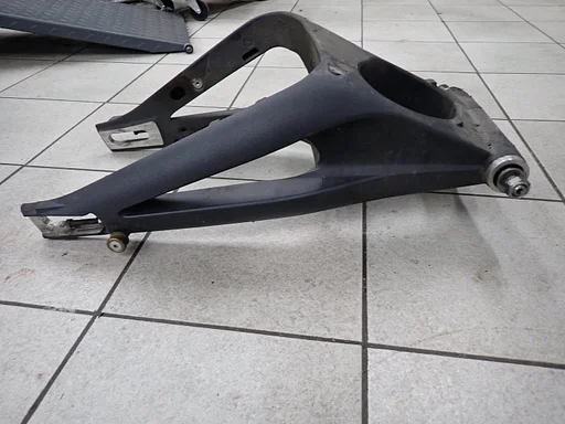 Ponte posteriore per la Triumph Street Triple 675 2007–2012, 2025008