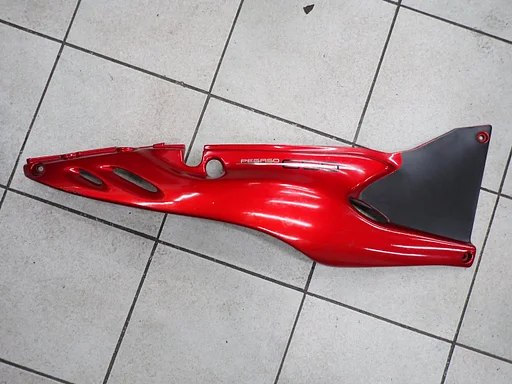 Zijkuipdeel rechts Aprilia Pegaso 650 1997 - 2000 zijkuip zijkap achter achterkap kont kuip kuipdeel kap zij rechter rechtse  spatbord 2024018