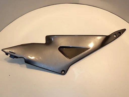 Zijkuip rechts framecover Aprilia RSV Mille 1000 1998 - 2003 GEN1 zijkuipdeel rechter rechtse kuip kap zijkap frame kont achter 2024018