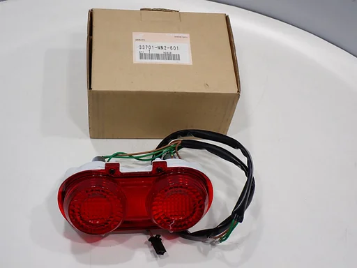 Luz trasera Honda VF750 Super Magna 1987 - 1988 VF 750 piloto posterior unidad 33701MN2601 NOS