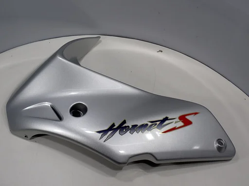 Nieuwe zijkuip links voor de Honda CB 600 F 2000 - 2001 Hornet 600 CB600F CBF 600 zijkap zijkuip kuipdeel 64315MBZD00ZC NOS 2024040