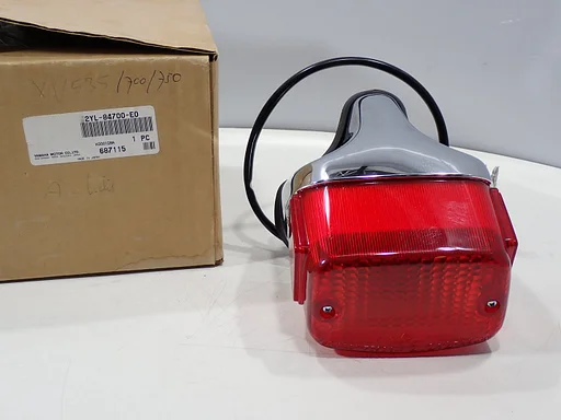 Origineel Achterlicht voor de Yamaha XV 535 virago 1990 - 1998 XV500 XV535 2YL84700E0  NOS 2024040