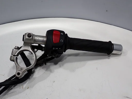 Rechter Clip-On für die Suzuki GSXR 600 K1 2000 - 2003 GSX-R rechter rechter Clip-On Lenker Lenkerset 2024018