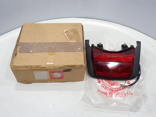 Nouveau feu arrière pour Honda VF 1100 1983 - 1986 Magna unité de feu arrière 33701MB4671 NOS 2024040