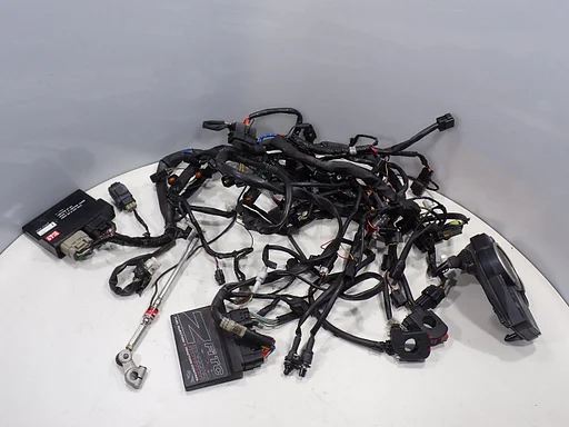 ECU y mazo de cables Yoshimura Suzuki GSXR 1000 2009 - 2011 K9 L1 GSX-R GXR1000 Yoshi Racing 2025010