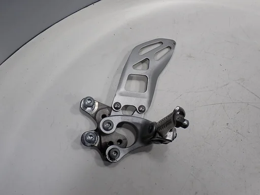 Linke Fußraste Suzuki GSXR 600 750 L1 L5 2011 - 2017 GSX-R linke Fußraste Halterplatte