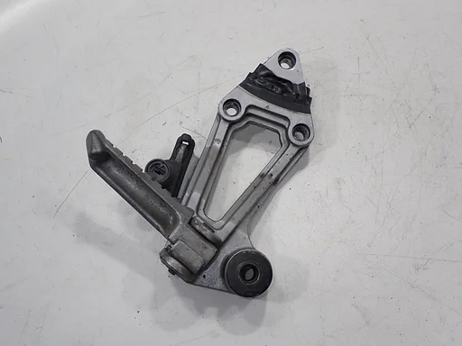 Kawasaki GPX 750 1986 - 1990 duo voetsteun rechts GPX750R bijrijdersvoetsteun duosteun duosteuntje GPX 750 R GPX750 Ninja