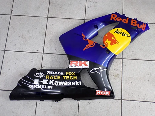 Kawasaki ZX6R 636 2003 - 2004 rechte Seitenverkleidung Reproduktion Seitenabdeckung rechts Verkleidungsteil Red Bull Farben ZX6R ZX-6R ZXR zx6-r