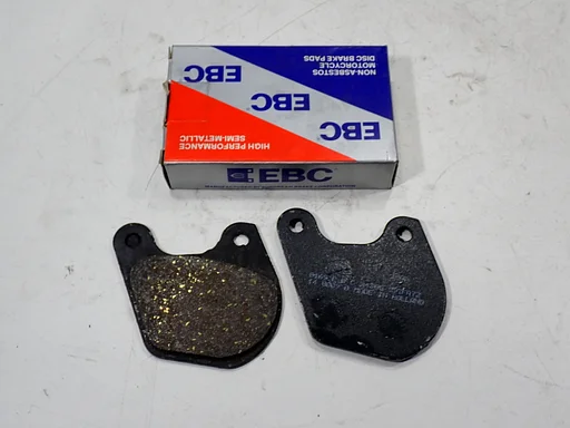 EBC FA072 organische Bremsbeläge für Harley-Davidson XL XLH XLCH 1973–1981 (Hinterradbremse) und FLT FLHT FLTC 1980–1983 (Vorderradbremse) – organisch