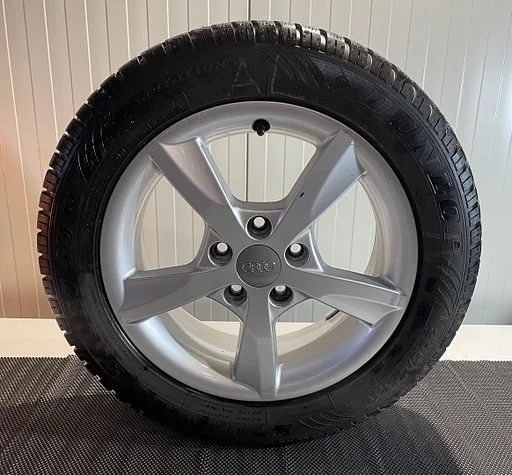 AUDI A3 VELG + BAND 8V0071496