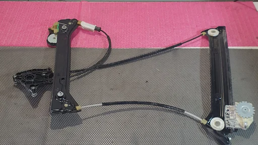 BMW F21/22/23 RAAMMECHANISME LINKS VOOR 934756-100