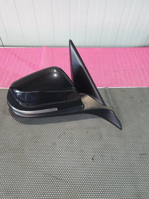 bmw f20 Rechterbuitenspiegel lci bj 2018 artikelnr A091564  klnr 475
