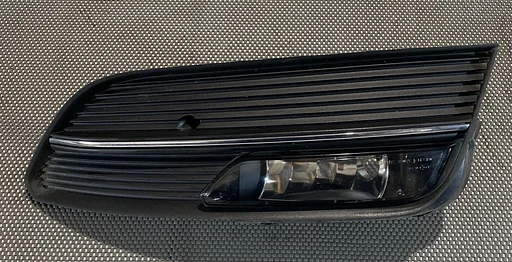 AUDI A3 MISTLAMP + AFDEKKAP RECHTS 8V0941700