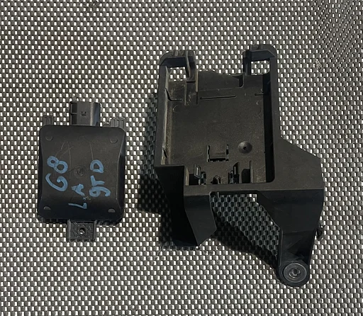 VW GOLF VIII DODE HOEK SENSOR LINKS MET HOUDER 2Q0907685D