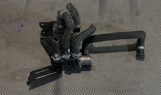 BMW X5 (G05) EXTRA WATERPOMP 884061401