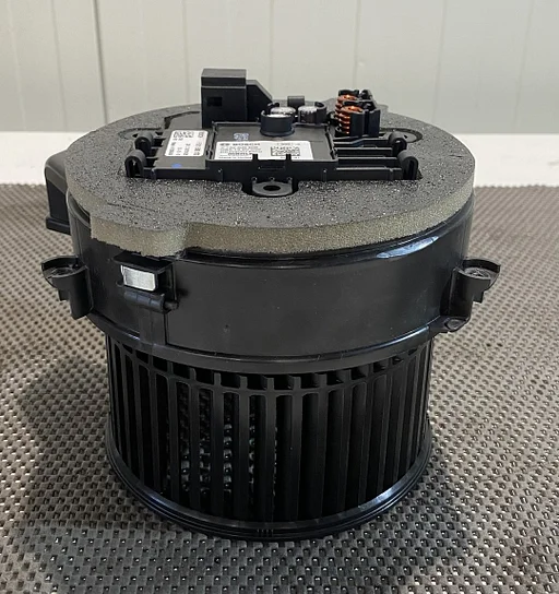 VW GOLF VII KACHEL VENTILATIEMOTOR F011500123