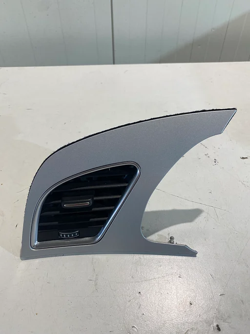 AUDI A5 SPORTBACK LUCHTROOSTER ZIJKANT 8T1820901H