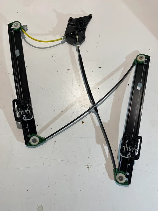 AUDI A3 RAAMMECHANISME RECHTS VOOR 8Y0837462