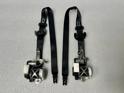 VW Golf Sportsvan 2013+ gordelspanner set 517857705A 517857706A 517857705 517857706