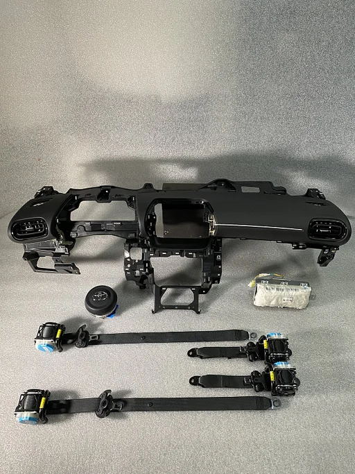 Toyota Yaris cross 2020+ dashboard + airbag set stuur airbag passagier airbag gordel set 6441513F 73960K0020