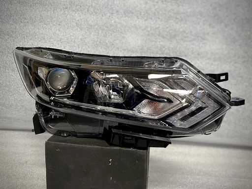 Nissan Qashqai J11 2017-2021 koplamp Rechts Xenon 100-19009 26010HV00A  26010HV00B NIEUW en ORIGINEEL