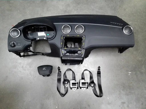 Seat Ibiza airbag set W06P1857003K 6J0880204A 5F0880201H model 2015-2017 bestuurder airbag, passagiers airbag, dashboard, gordelspanner set