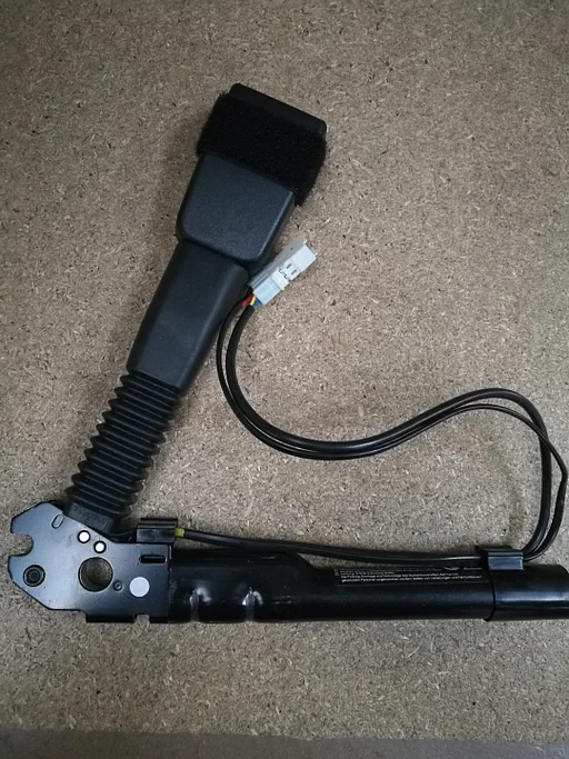 BMW F20 F30  1-serie 3-serie links voor gordel spanner