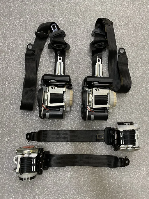 Audi A6/A7 2018+ model 4K8 gordel set voor en achter  4K8857805G 4K8857705E 4K8857706E