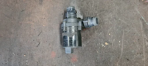Extra circulatie waterpomp BMW 5 / 6 serie E60 E61 E63 E64 6917700