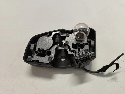 Lamp fitting links achter op klep BMW 3 serie E46 Sedan Touring model tot 9/2001 8374809
