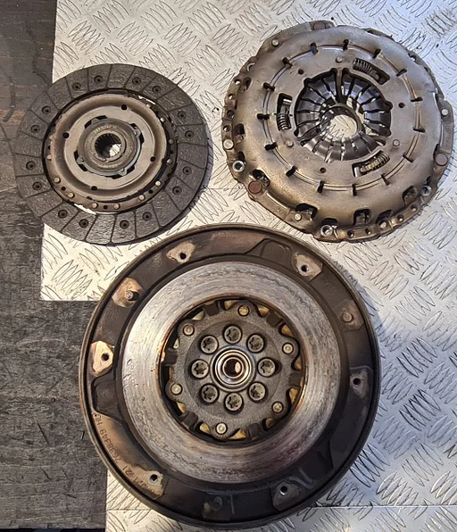 Koppelingsset Dubbelmassa vliegwiel BMW N47N 7638349
