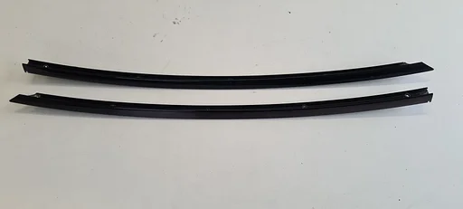 A-kolom lijst links en rechts glanzzwart BMW 3 serie E93 8036667 / 8036668