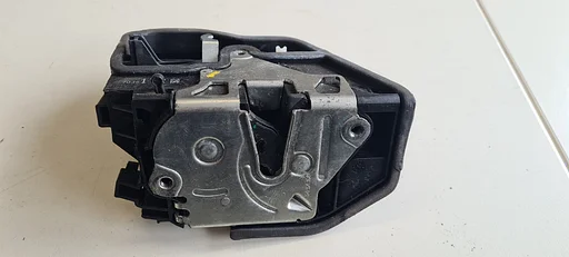 Deurslot rechts achter binnenzijde deur BMW 1 / 3 / 5 / 7 serie E8x F2x E9x F10 F11 E65 E66 X1 X3 X5