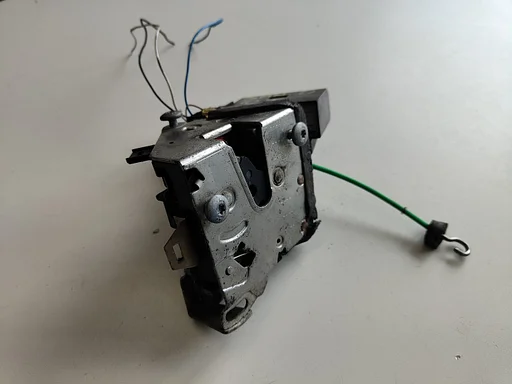 Deurslot rechts voor binnenzijde deur BMW 5 serie E39 8235104