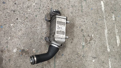 Intercooler Inlaatluchtkoeler Cyl 5-8 BMW 5 / 6 / 7 / X5 / X6 serie F07 F10 F11 F06 F12 F13 F01 F02 F03 E70 LCi E71 F16 17517575403 7575403