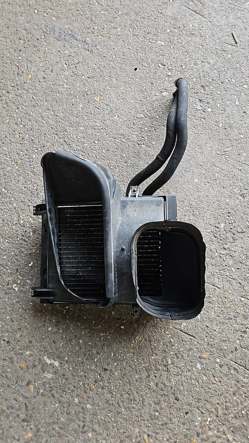 Extra radiateur Motoroliekoeler N63  BMW X5 E70 X6 E71 E72 17217585286 7585286
