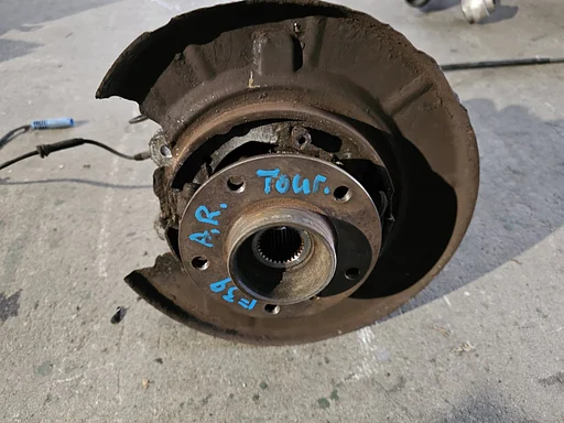 Fusee rechtsachter met draagarmen BMW 5 serie E39 Touring 33321093656 1093656