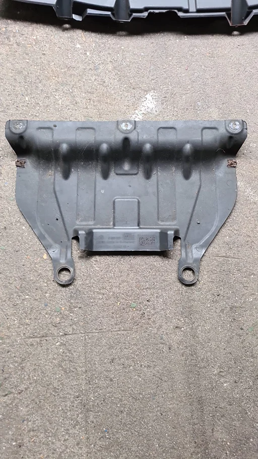 Bodemplaat onderplaat  voorzijde subframe BMW 1 / 3 / 4 / serie F  31146850067 6850067